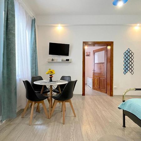 Evu Long Street Lägenhet Braşov Exteriör bild