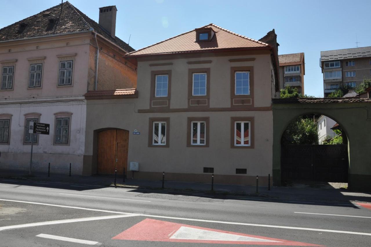 Evu Long Street Lägenhet Braşov Exteriör bild
