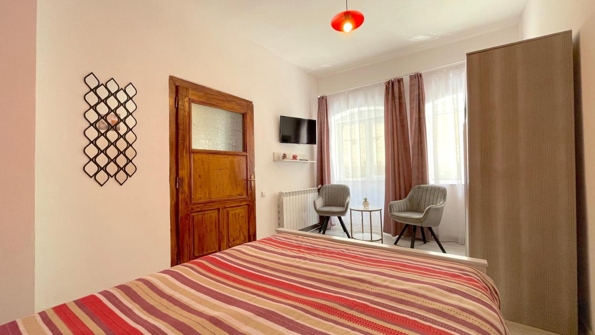 Evu Long Street Lägenhet Braşov Exteriör bild