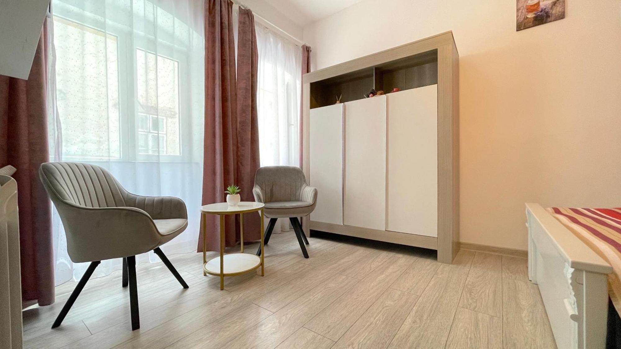 Evu Long Street Lägenhet Braşov Exteriör bild