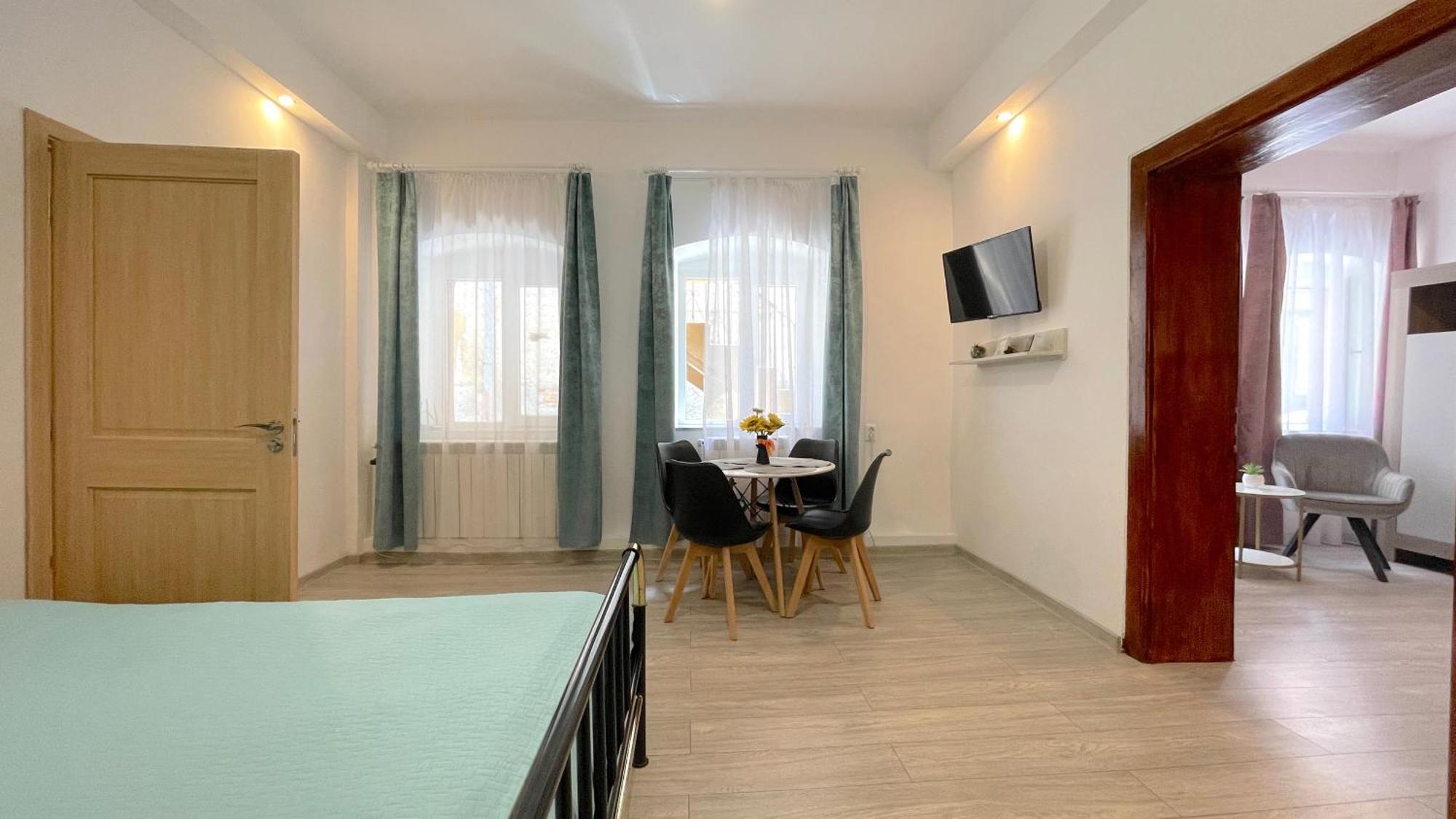 Evu Long Street Lägenhet Braşov Exteriör bild
