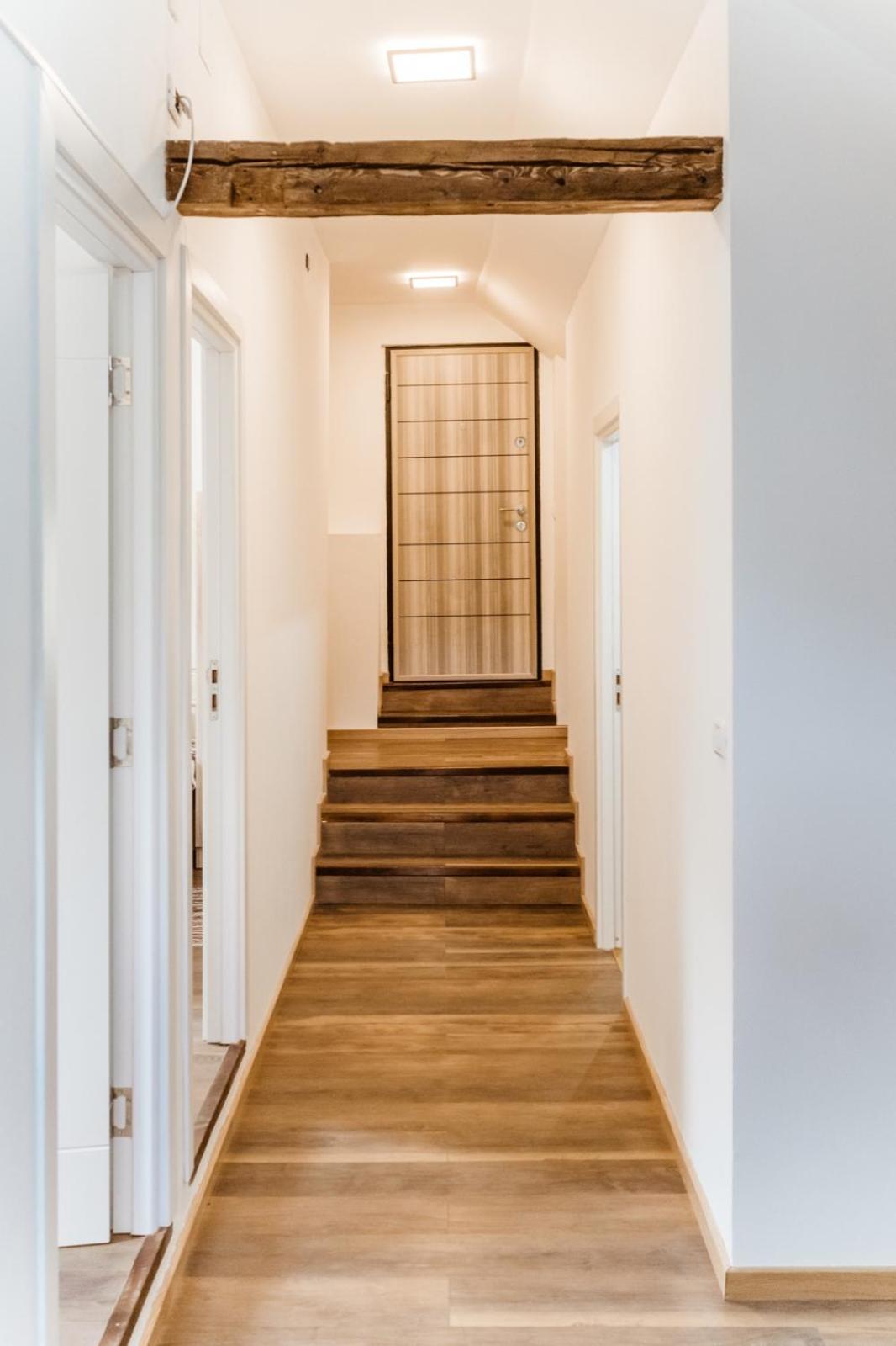 Evu Long Street Lägenhet Braşov Exteriör bild