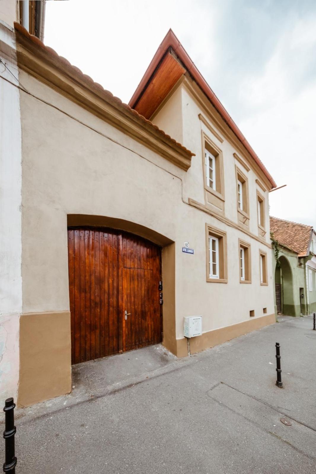 Evu Long Street Lägenhet Braşov Exteriör bild
