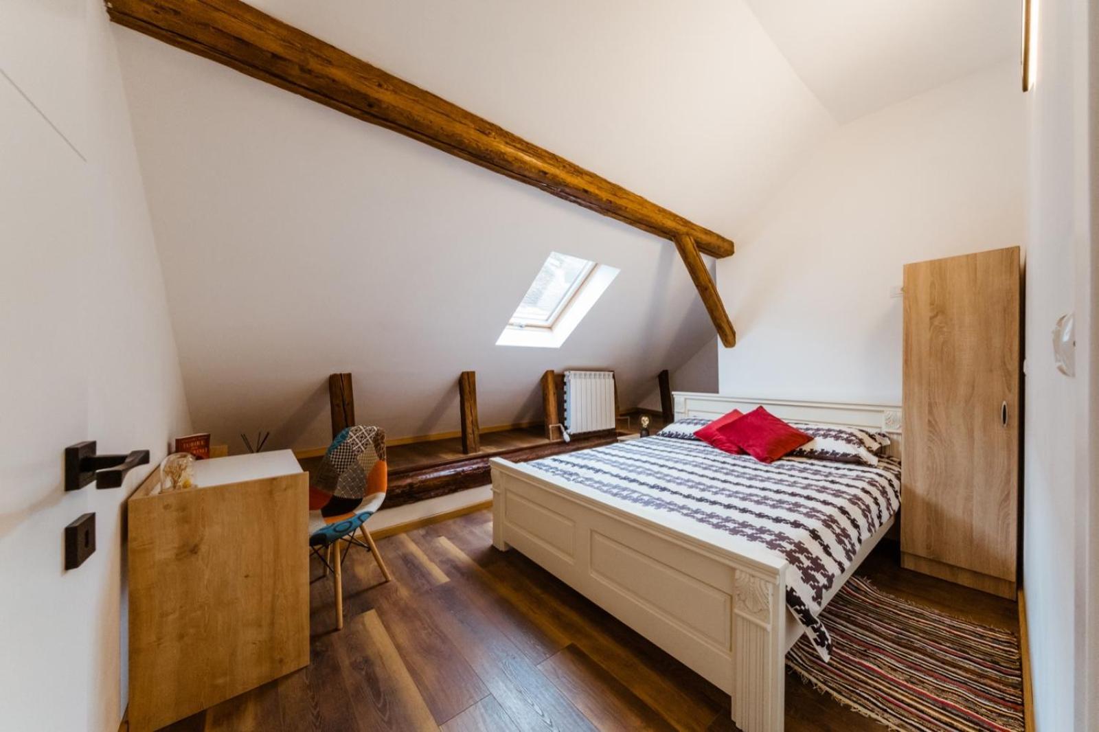 Evu Long Street Lägenhet Braşov Exteriör bild