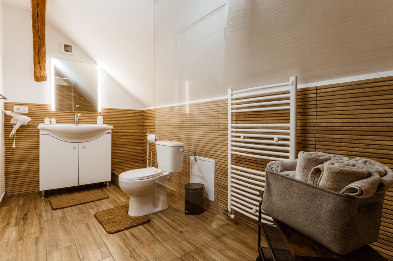 Evu Long Street Lägenhet Braşov Exteriör bild