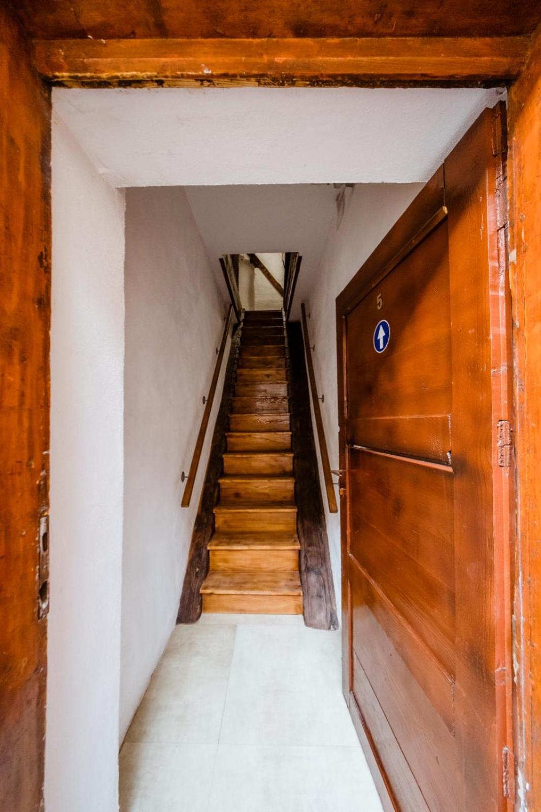 Evu Long Street Lägenhet Braşov Exteriör bild