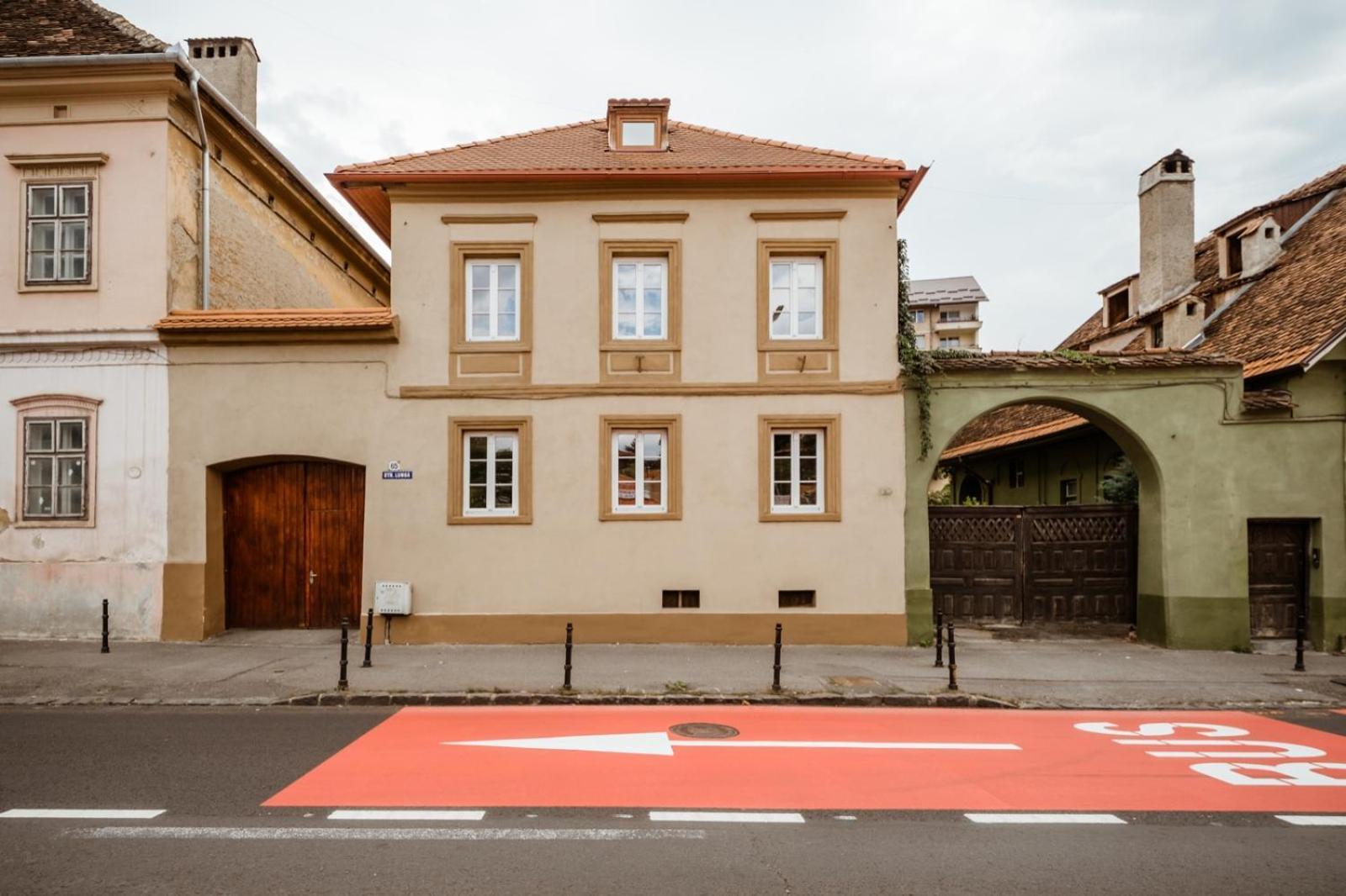 Evu Long Street Lägenhet Braşov Exteriör bild